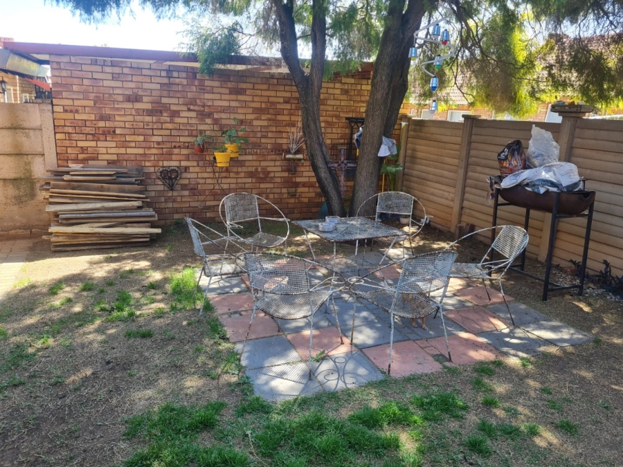 3 Bedroom Property for Sale in Langenhovenpark Free State